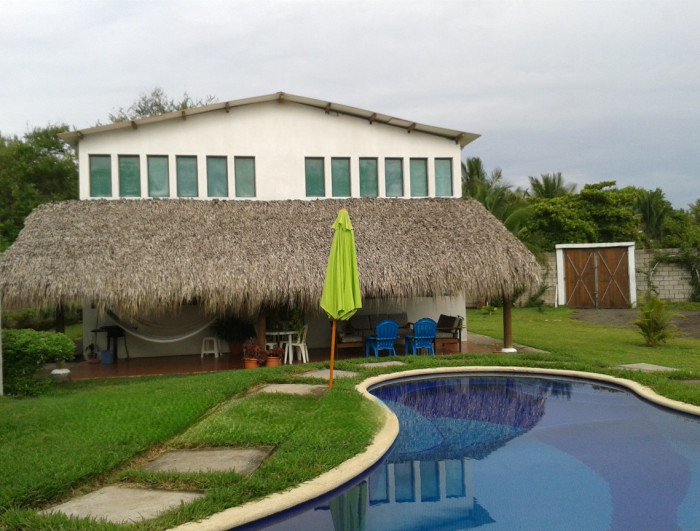 VENDO CASA DE PLAYA EN MONTERRICO