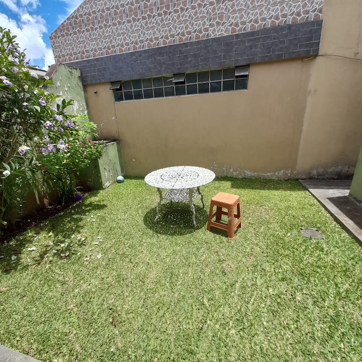 PRECIOSA CASA EN RESIDENCIAL LOURDES ZONA 17