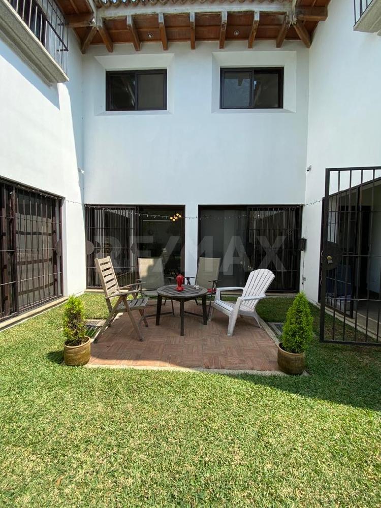 CASA EN VENTA DENTRO DE RESIDENCIAL