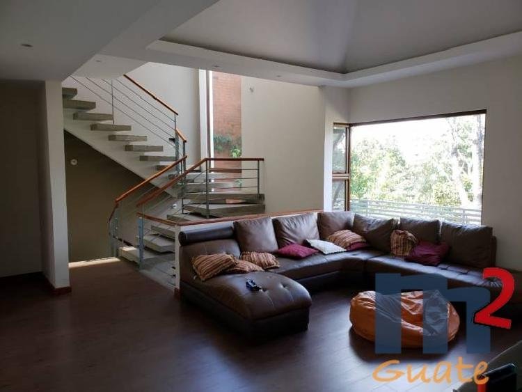 Casa de 487 m2 de construcción en Renta, Zona 16