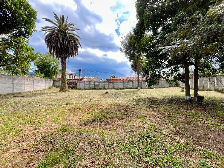 BONITO TERRENO EN VENTA EN EL CENTRO DE ANTIGUA