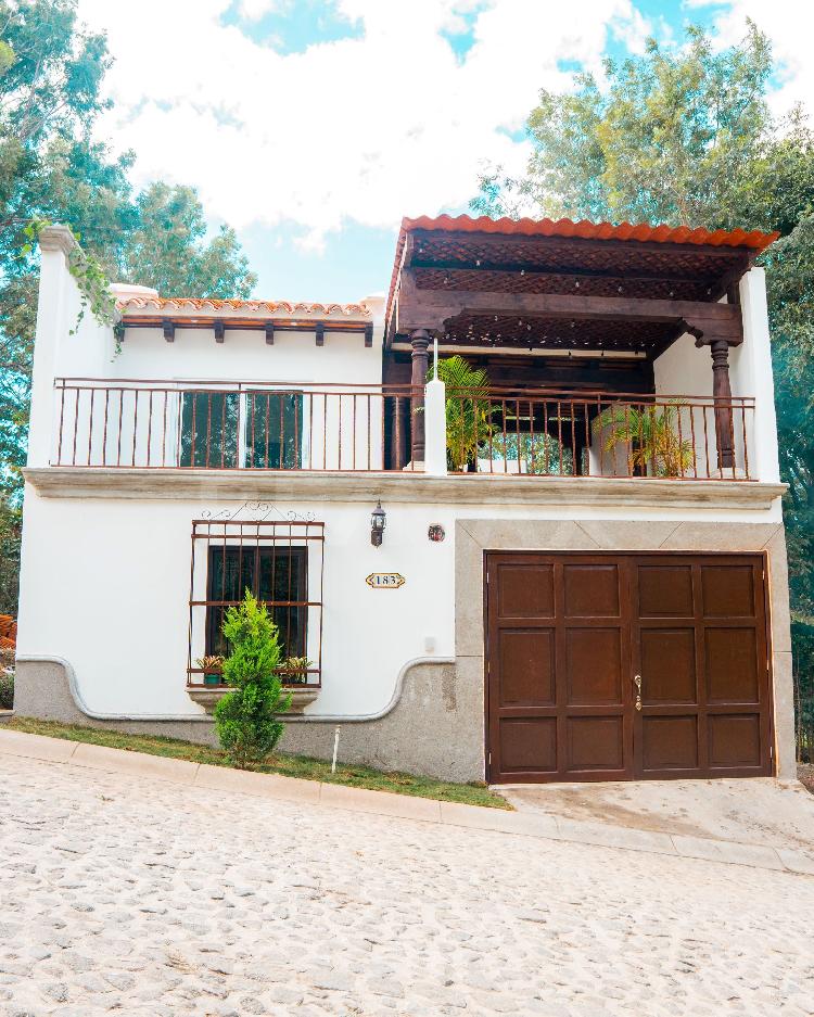 BONITA CASA EN VENTA EN ANTIGUA GARDENS