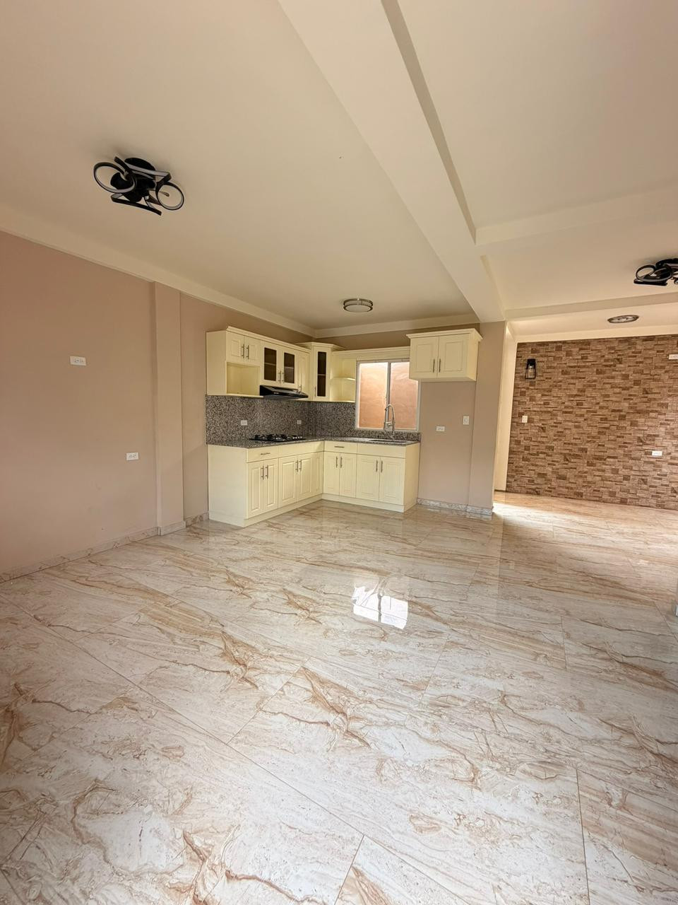 Casa en venta en el centro de Juayúa Sonsonate