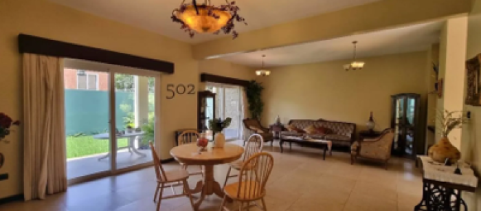 CASA AMPLIA ZONA 16 