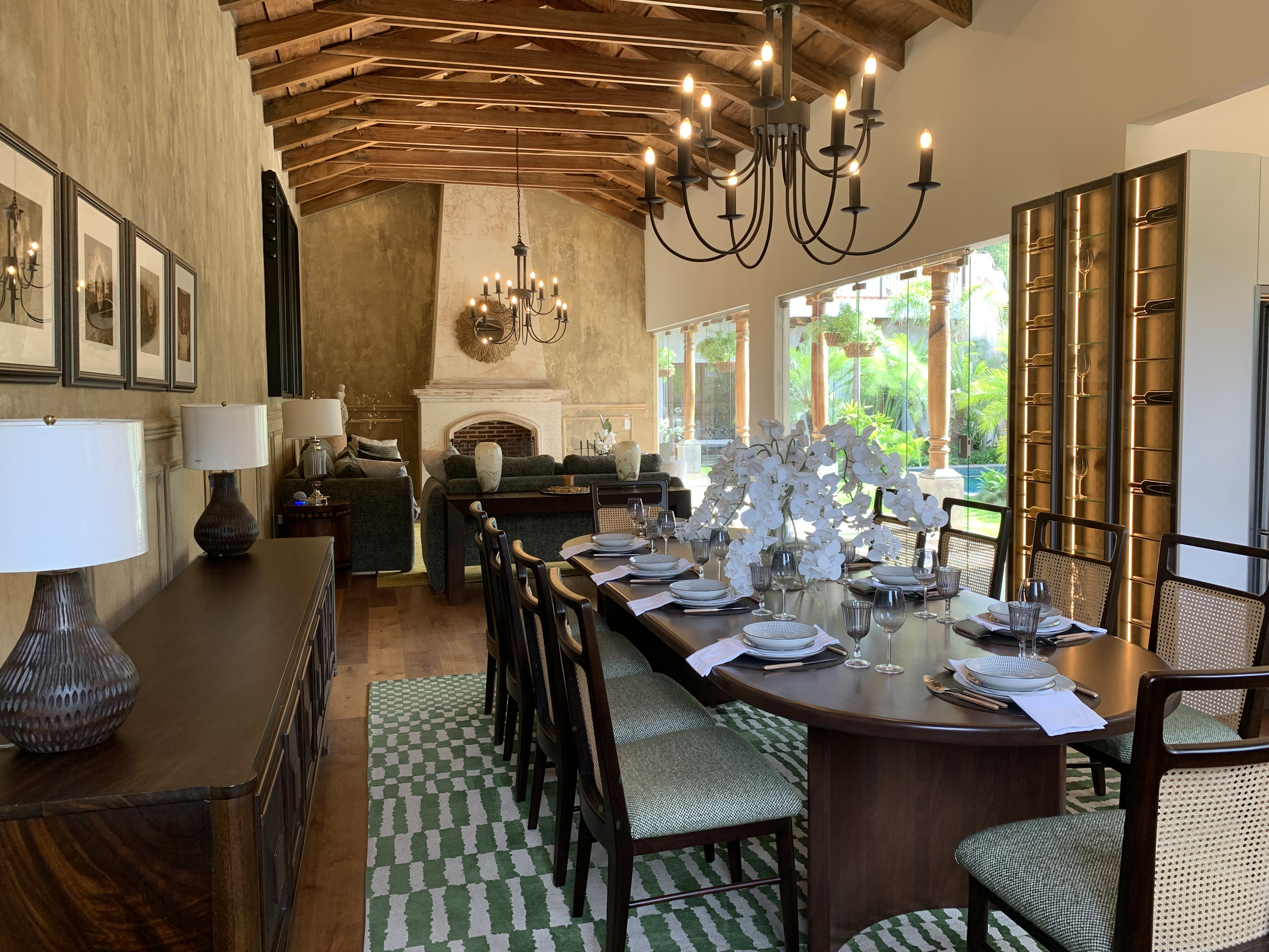 Lujosa casa en venta en Antigua Guatemala - Image 1