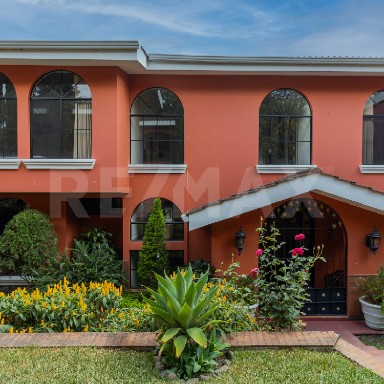 Casa en Venta en Colonia Loma Real San Cristobal
