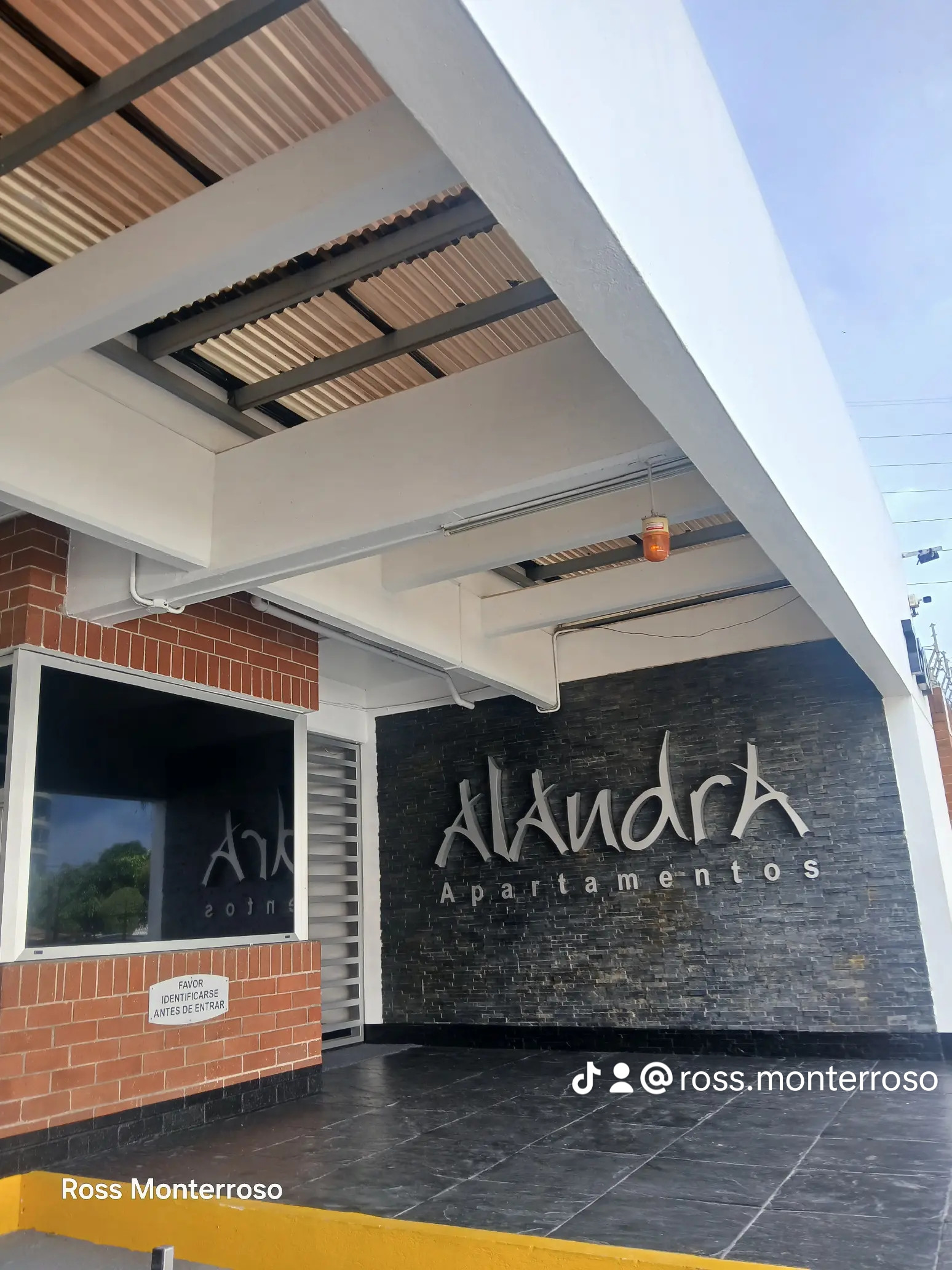 Apartamento en Alquiler zona 10 edificio Alandra 