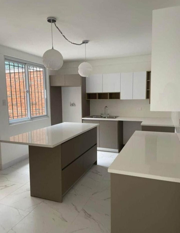 CASA AMPLIA ZONA 14 