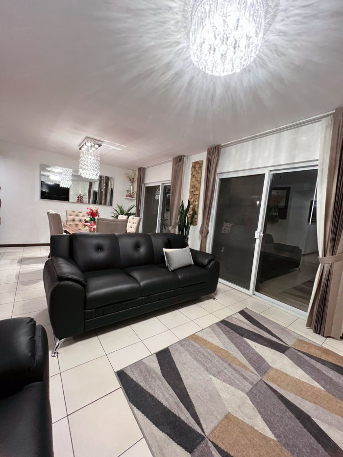En venta casa en Arcos de Santa María en Sumpango! - Image 1