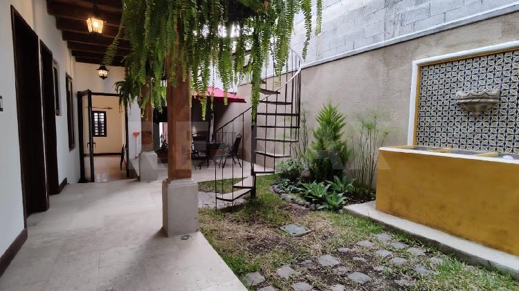 HERMOSA CASA EN VENTA EN SAN PEDRO LAS HUERTAS