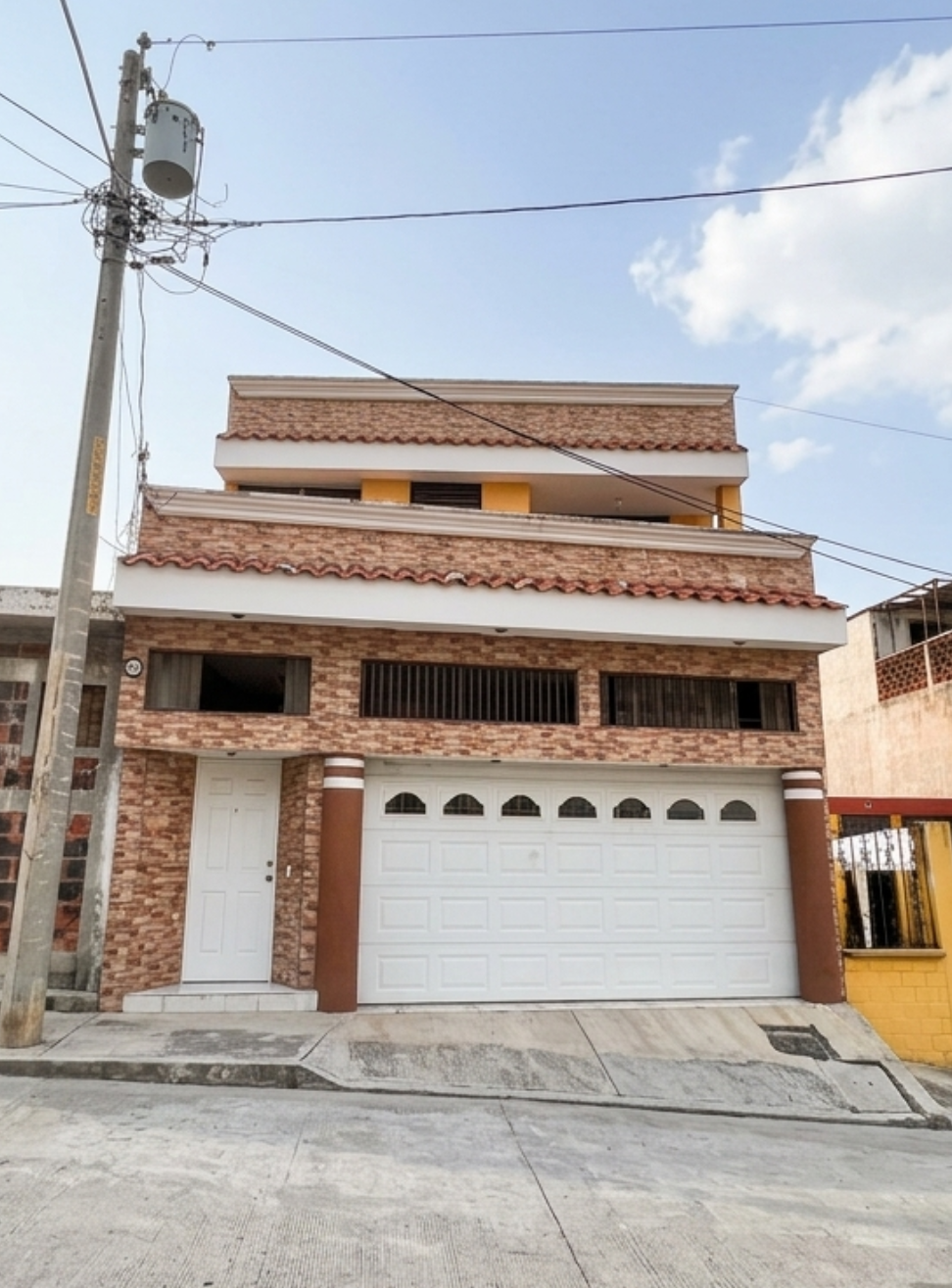 Casa en Venta Zona 18 dentro de residencial