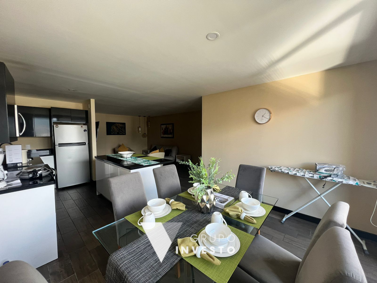 Renta de apartamento equipado Edificio Verona, zona 10.