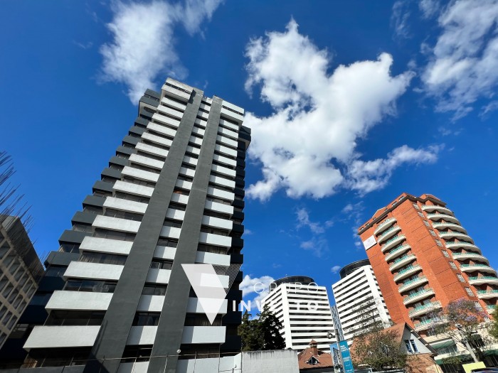 Venta o renta de oficina en Reforma Montúfar, zona 10.
