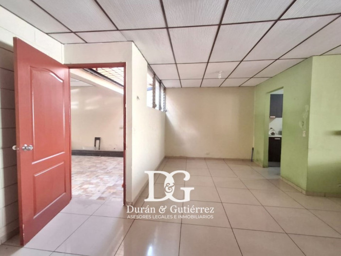 ALQUILO CASA DE UN NIVEL EN LA MIRAMONTE (EN PRIVADO)