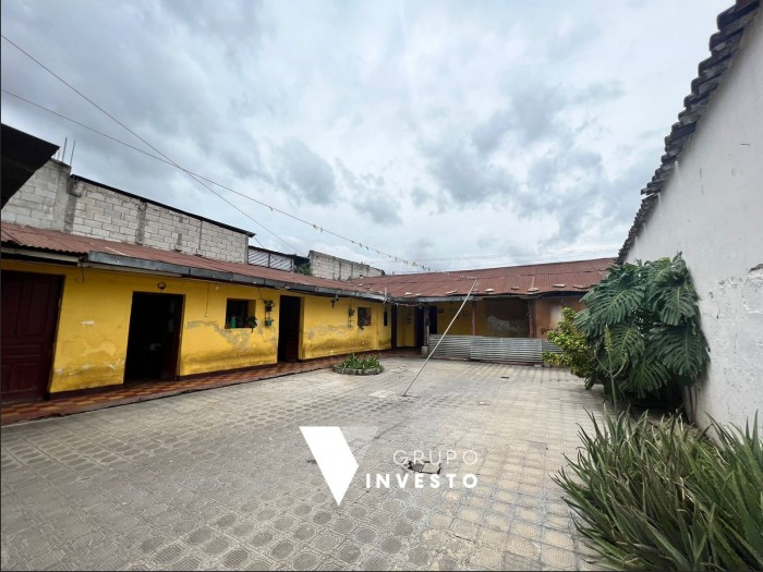 Casa en venta con amplio terreno en Antigua Guatemala