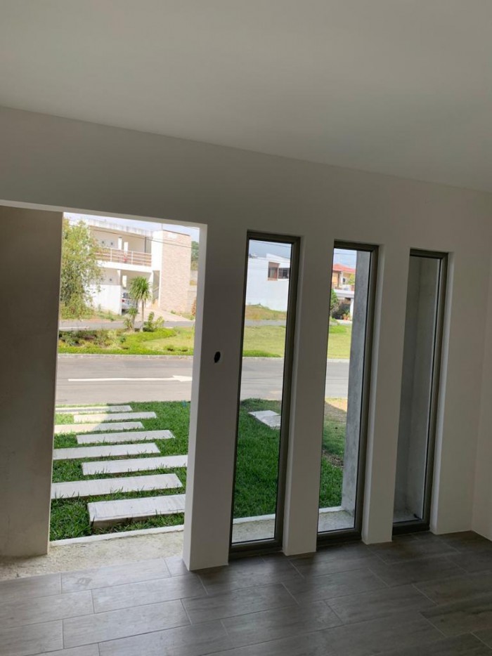 Venta de casa para estrenar en Hacienda Las Viñas, CAES