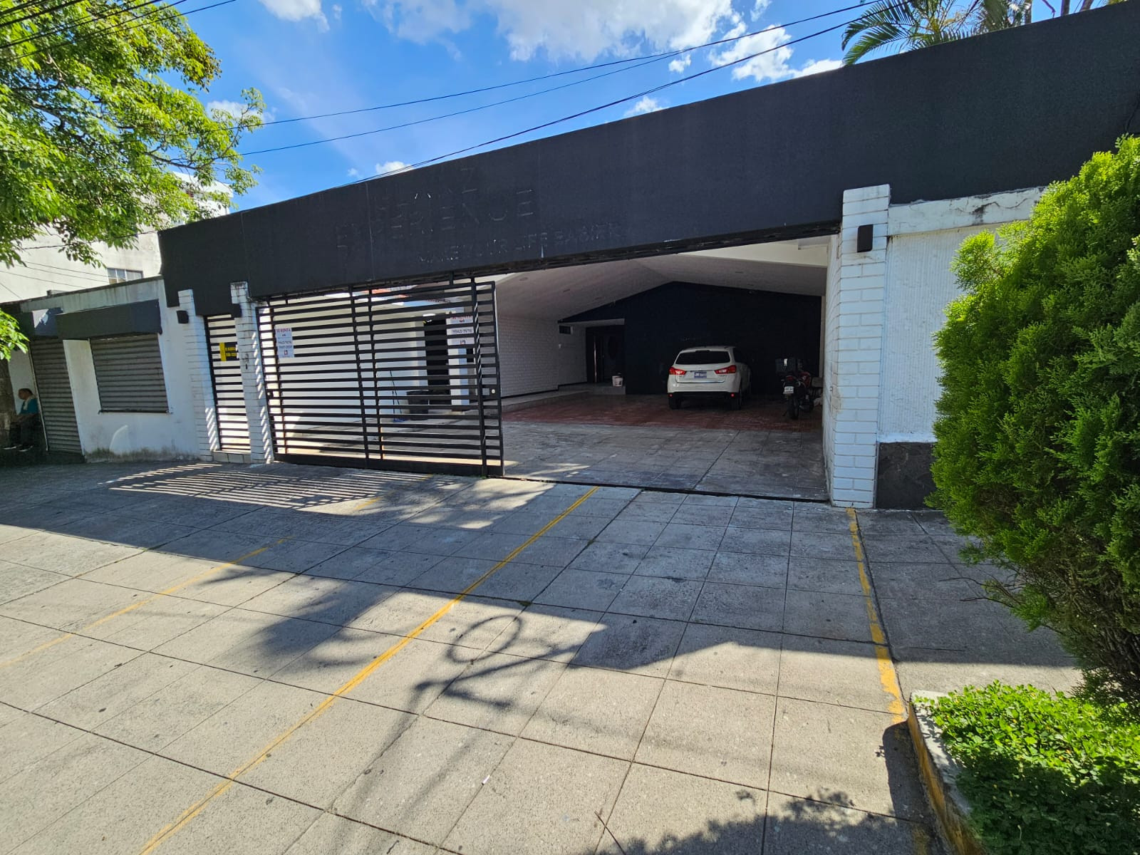 CASA COMERCIAL EN AQUILER EN COLONIA SAN BENITO