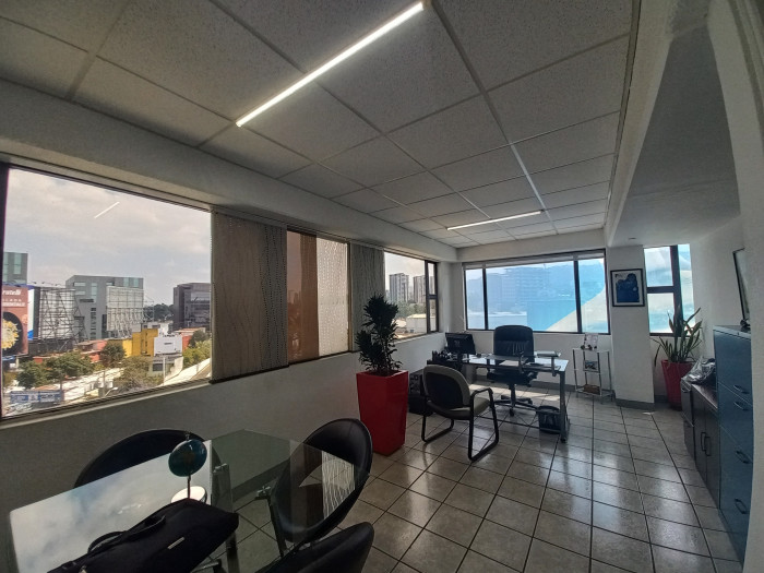 Oficina venta con 2 parqueos 20 calle z10
