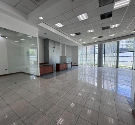 Local Comercial amplio en Venta e Zona 10, Guatemala - Image 1