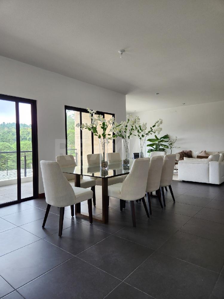 HERMOSA RESIDENCIA EN CONDOMINIO EN MUXBAL, GUATEMALA
