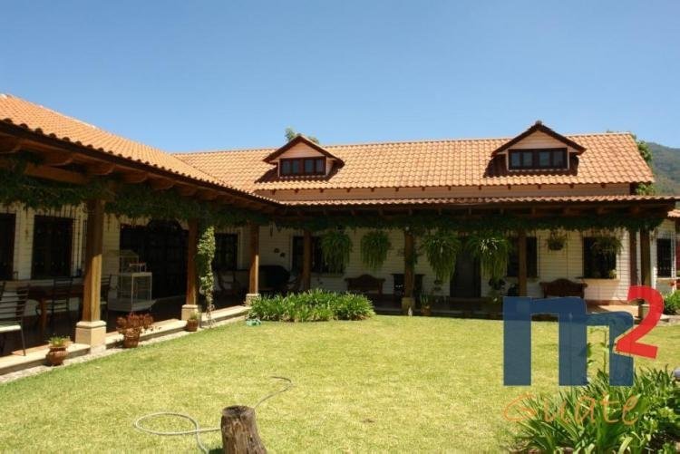 Casa de 1100 m2 de construcción, en Venta Antigua Guate