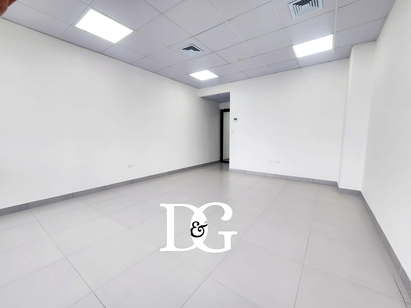 Alquilo 4 Locales en Torre Humana San Benito