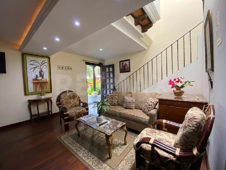VILLA EN VENTA DENTRO DE CONDOMINIO EN ANTIGUA