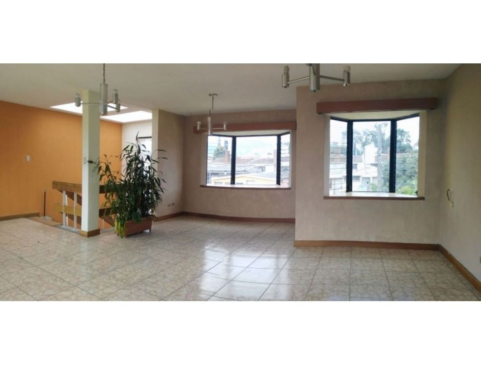 CASA DENTRO DE GARITA MARISCAL ZONA 11