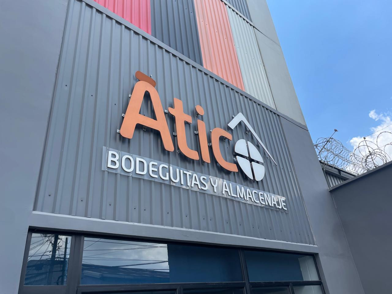 RENTO BODEGUITA Y ALMACENAJE ÁTICO 