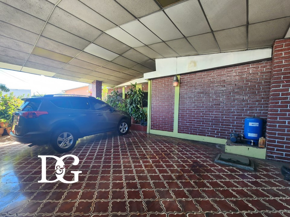 VENDO CASA GRANDE PARA USO COMERCIAL EN CIUDAD MERLIOT 