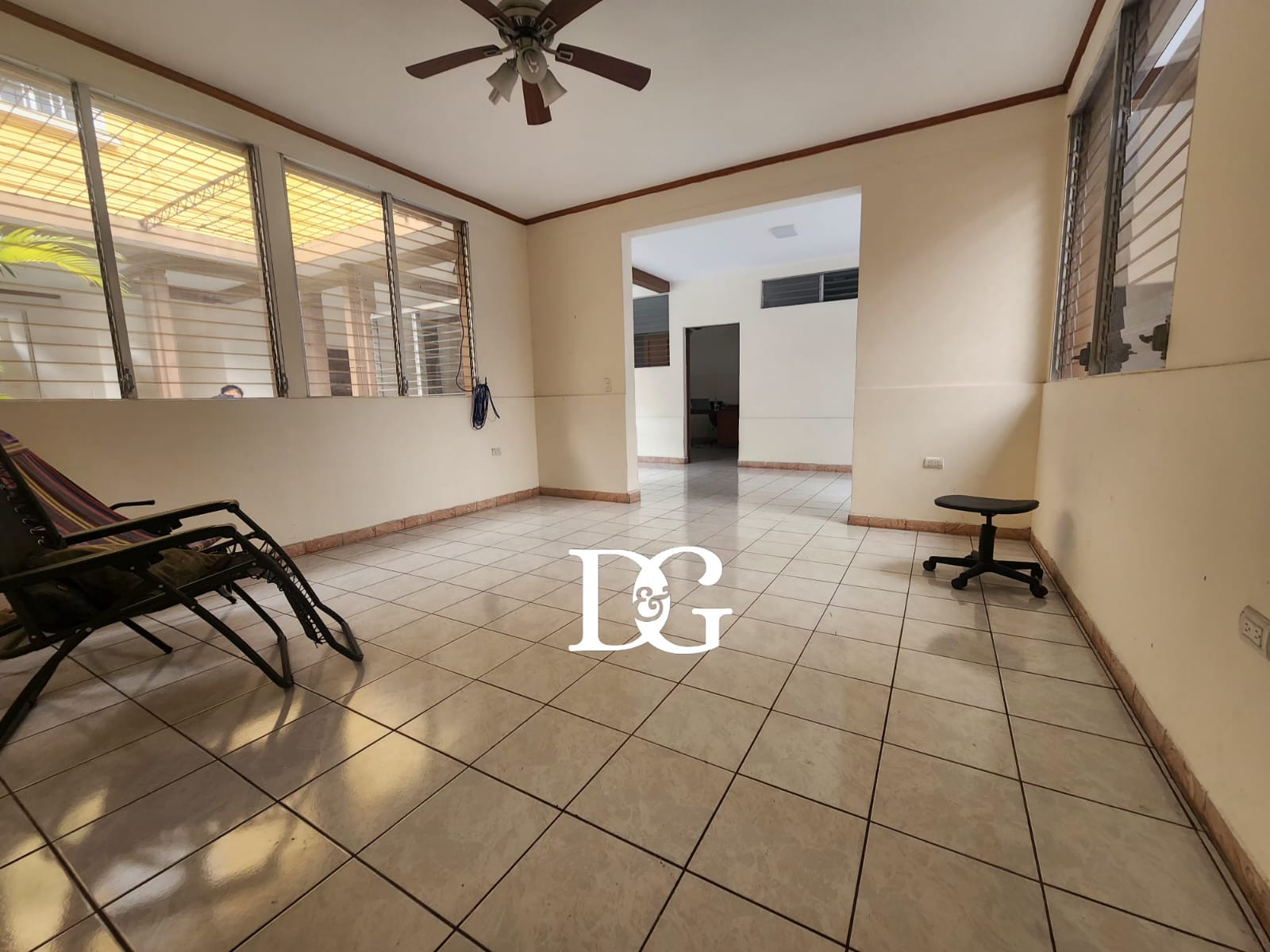 ALQUILO CASA GRANDE EN LA RÁBIDA PARA EMPRESA