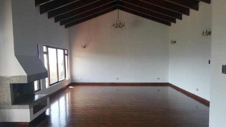 Amplia casa en renta o venta La Cañada zona 14, Ciudad 