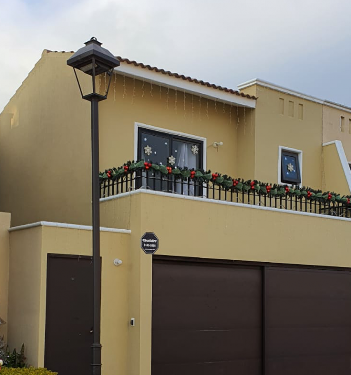 Venta de casa de 178m2 en Cumbres de la Arboleda, CAES.