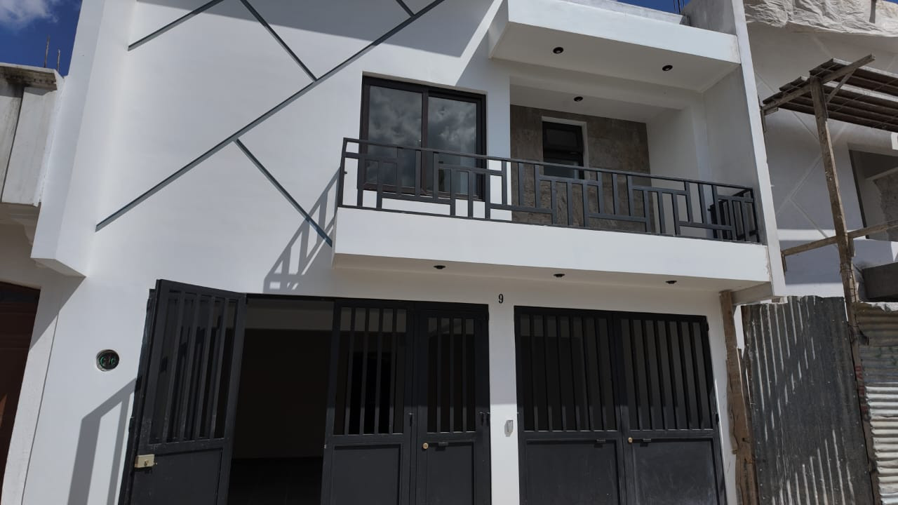Casa minimalista, cerca de labor la Trinidad