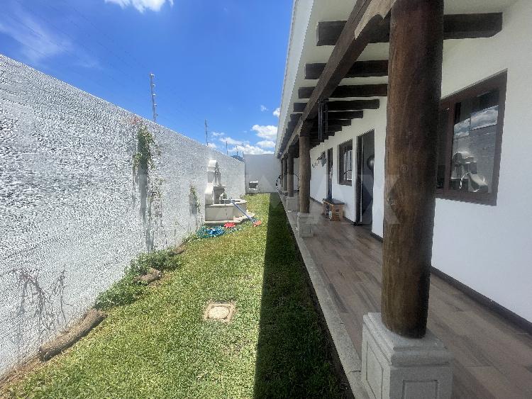Casa Amueblada en Renta en Condominio Santa Delfina