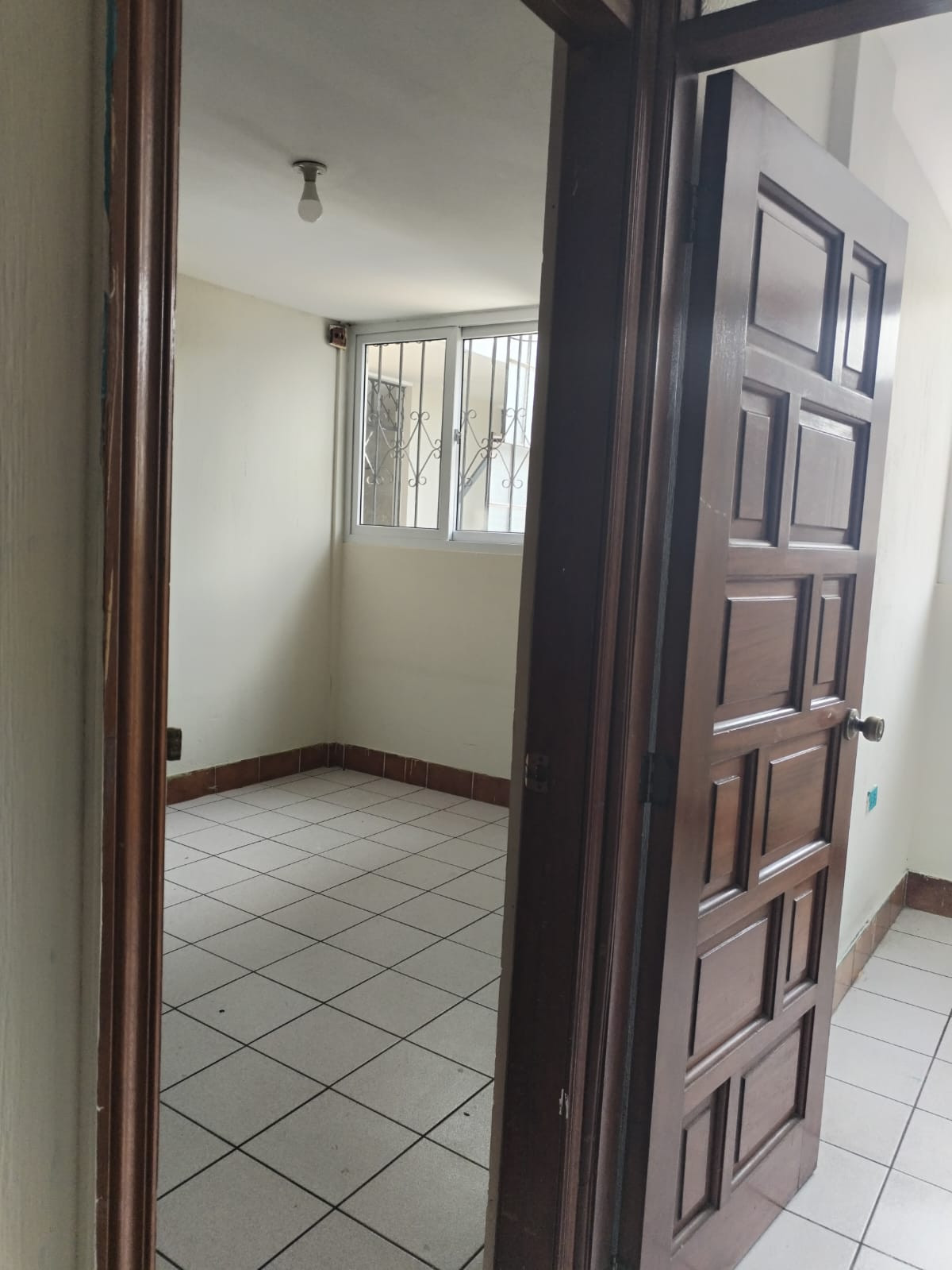 APARTAMENTO EN RENTA EN ZONA 18 RESIDENCIAL ATLANTIDA