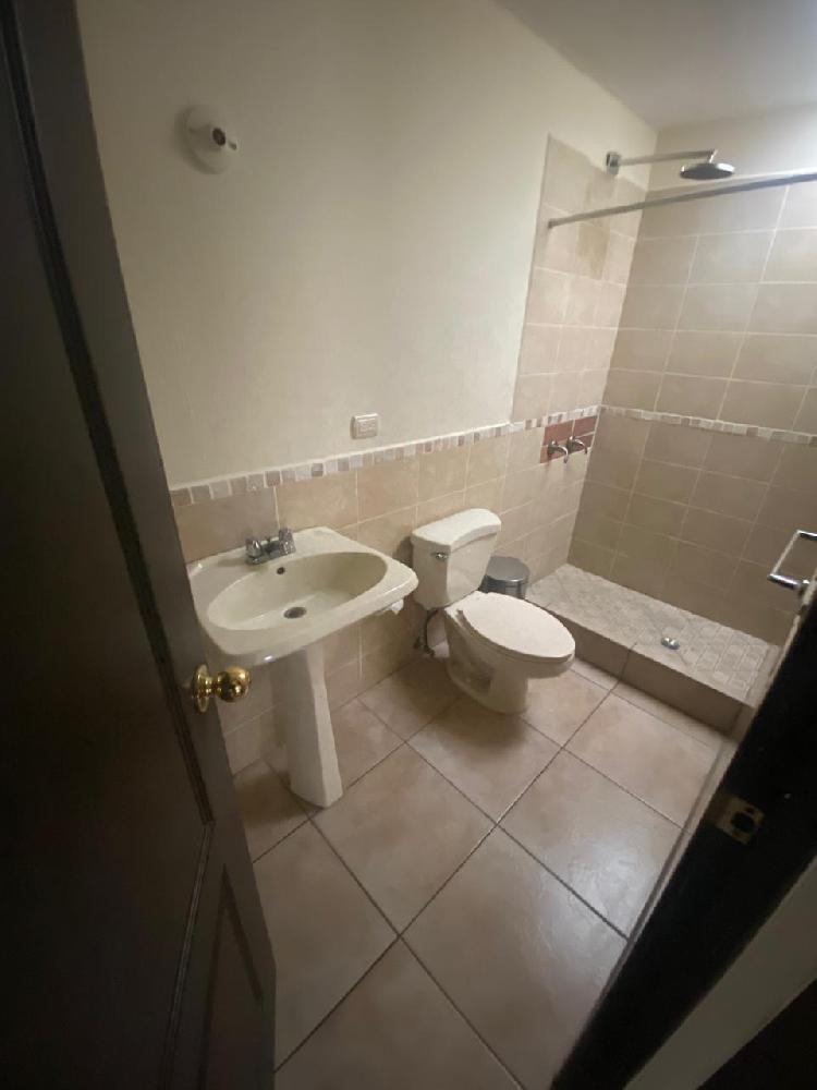 Amplia casa en Renta Condominio Lucerna Santa Catarina — foto 3