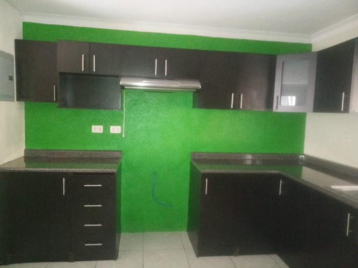 Vendo Casa de 2 Niveles en Casa Florentina Zona 17 - Image 3