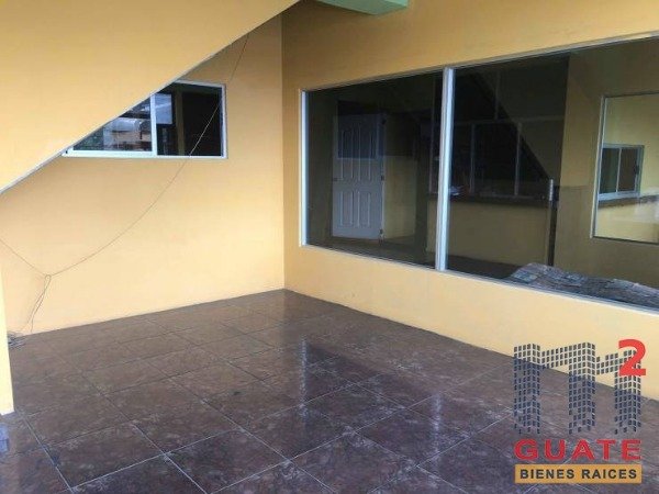 Local de 440 m2 de construcción en Renta, Zona 02