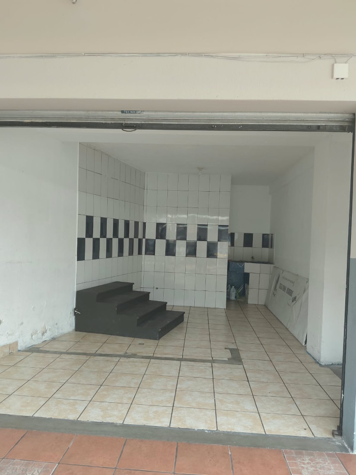 Local Comercial en Renta en Plaza Surti Ahorro. Zona 18 — foto 2