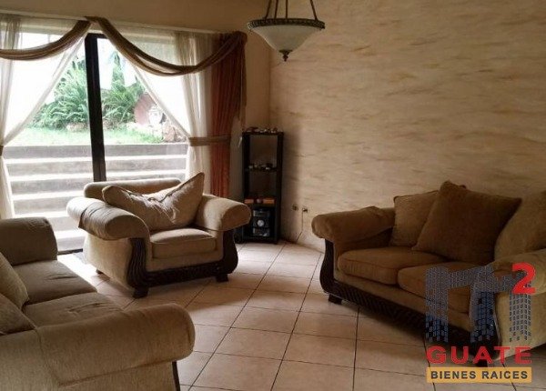Casa de 326 m2 de construcción en Venta, Zona 16