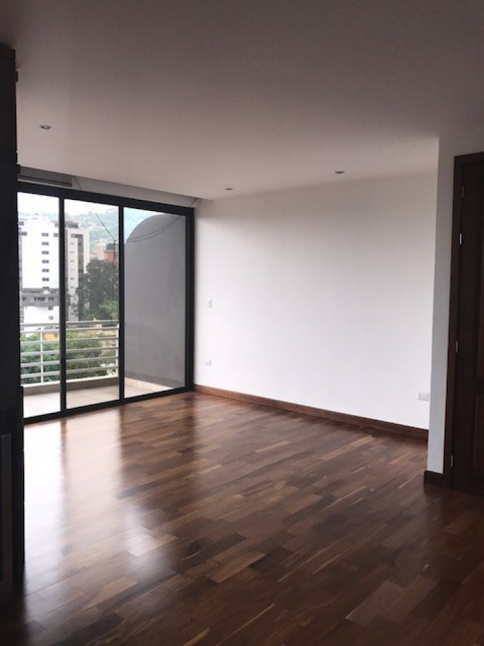 Apartamento en renta en edificio de zona 15 - Miniatura 3