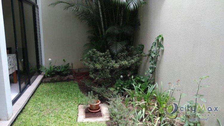 En Venta Amplia casa en condominio en zona 10 - Miniatura 12