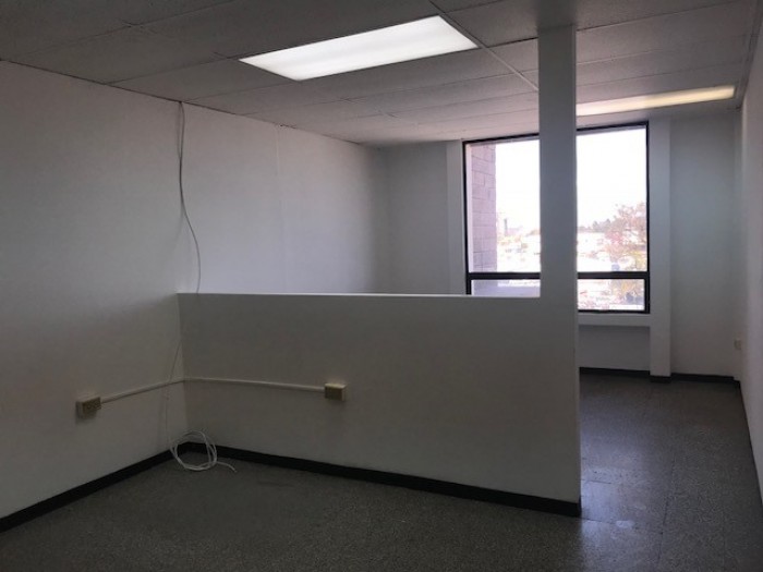 Alquilo Oficina con 80.00m2 en Zona 13 Blvd. Liberación - Miniatura 6