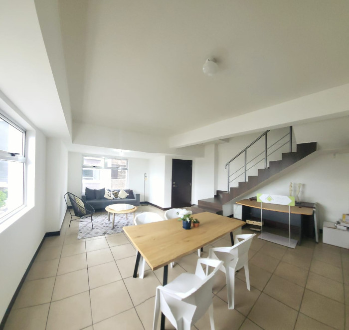Apartamento en venta en zona 11 de 2 niveles col Toledo — foto 3