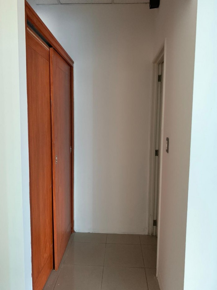 Oficina o clínica en renta en zona 10 Edificio Sixtino - Miniatura 4