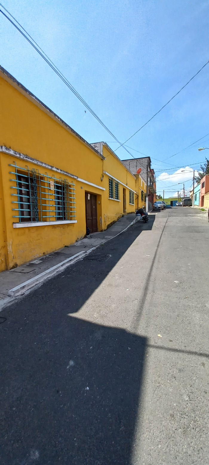Vendo Casa para Remodelar! A pocos mts de Av. Elena z.3 - Image 4