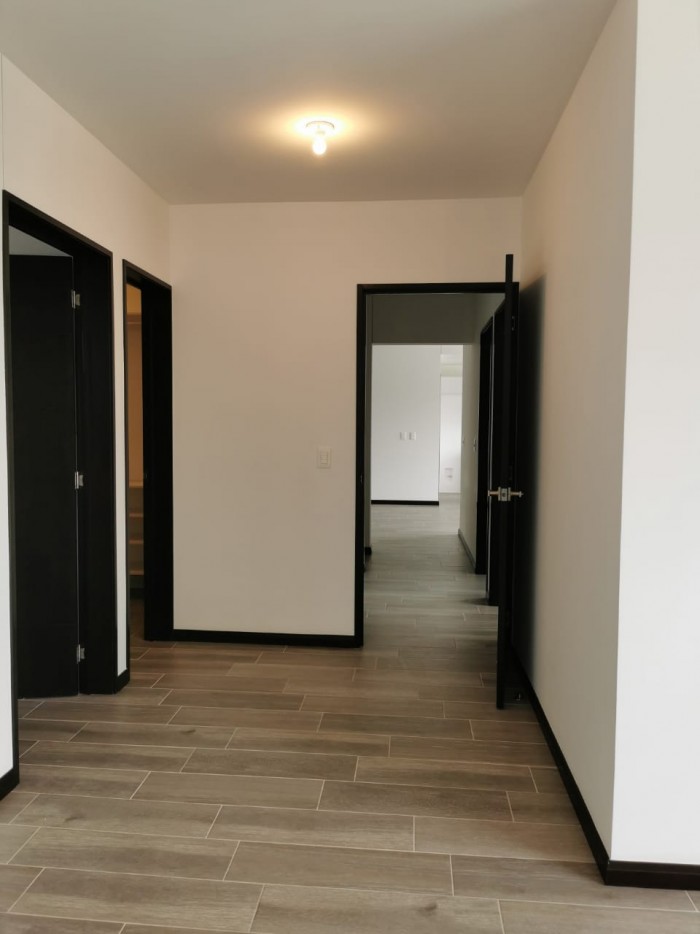 Apartamento en renta en Plaza Segheria, zona 14 - Image 4