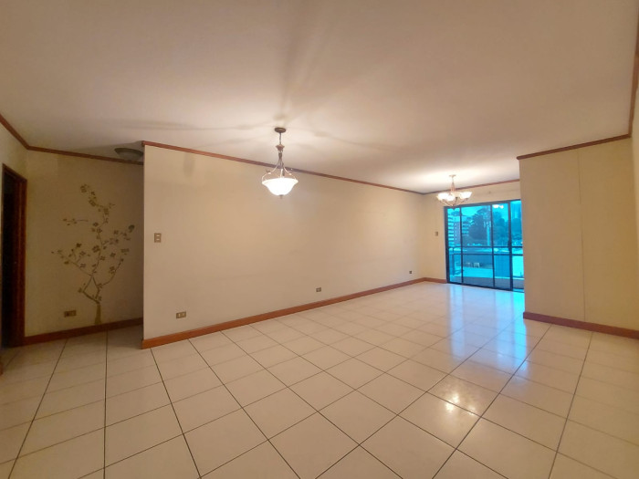 ALQUILO APARTAMENTO EN ZONA 14 FRENTE A LA NORIA — foto 5