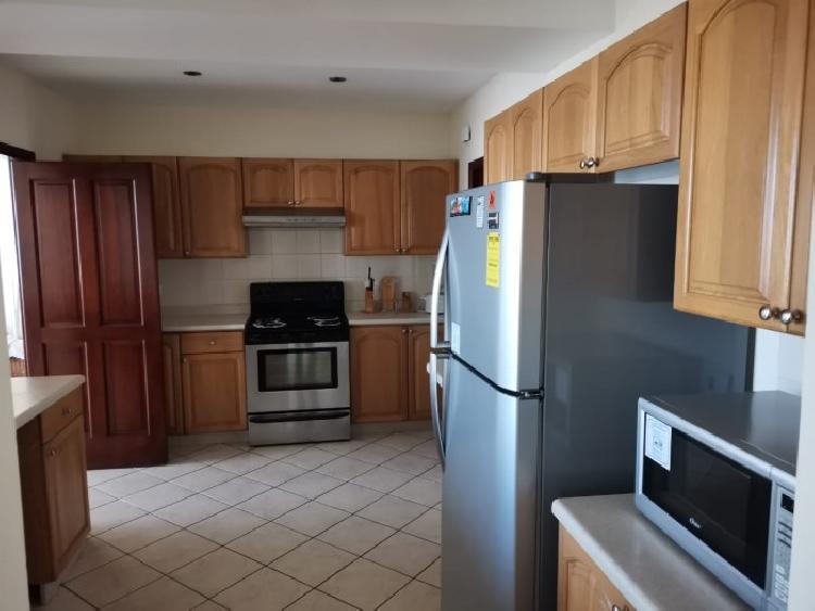 Rento amplio apartamento en exclusivo sector de zona 10 — foto 3